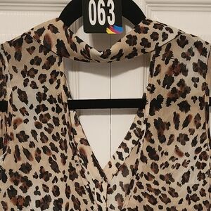 Ladies Wild Aimal Print Sleeveless Top